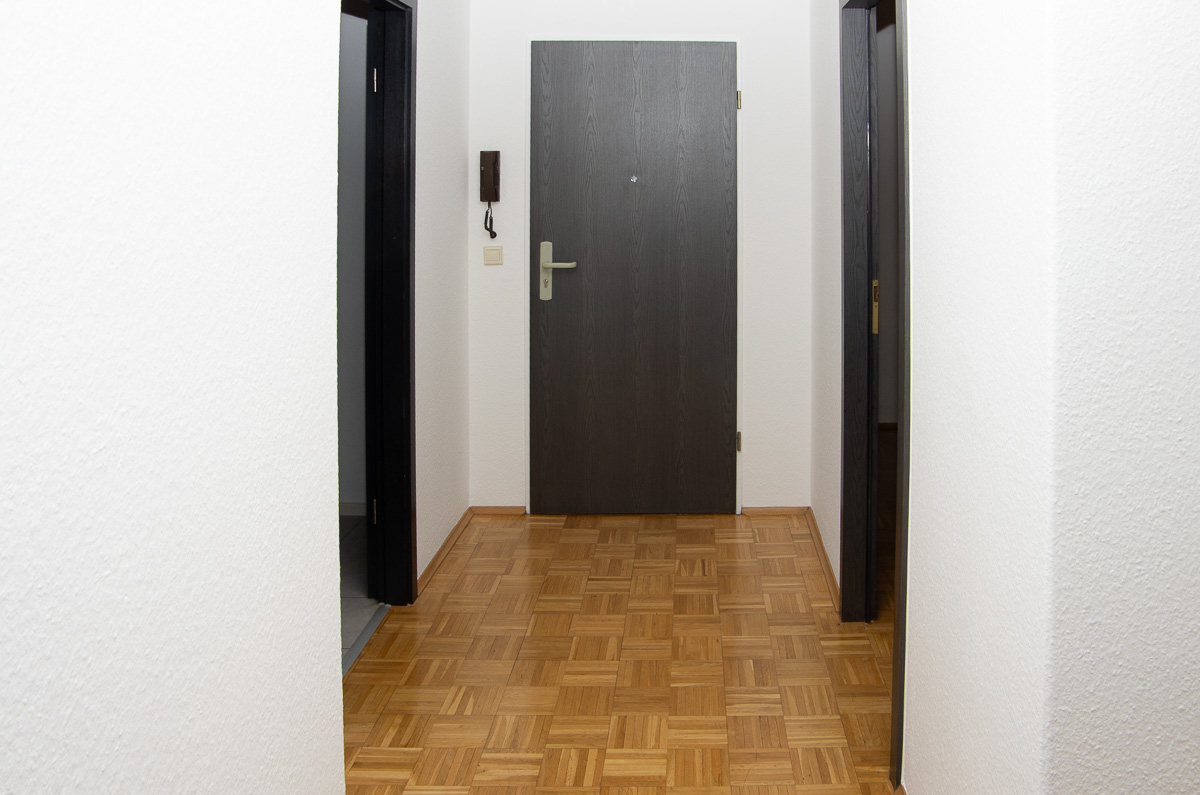 Diele mit Eingangstür