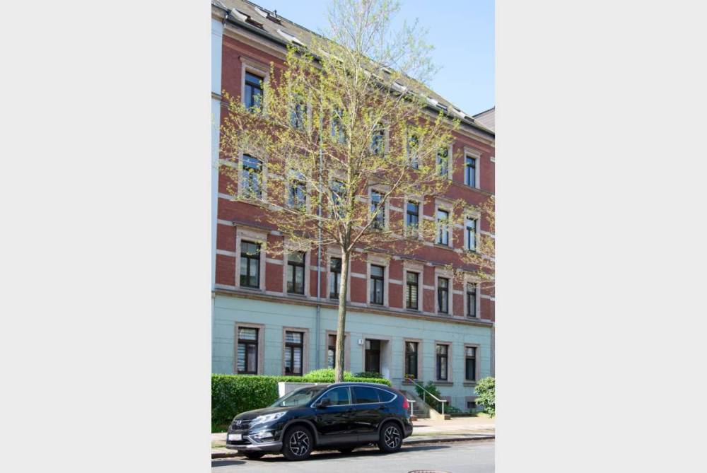 DG-Wohnung über zwei Etagen mit Parkett und Südbalkon 