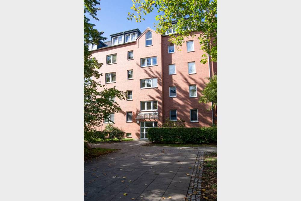 Wohnung mit Parkett und Balkon zum grünen Innenhof