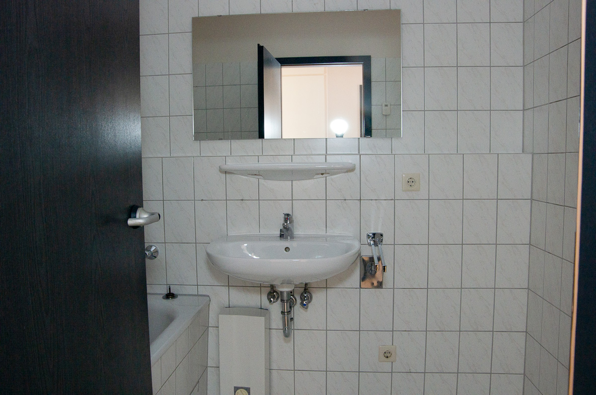 Bad 1 mit Wanne